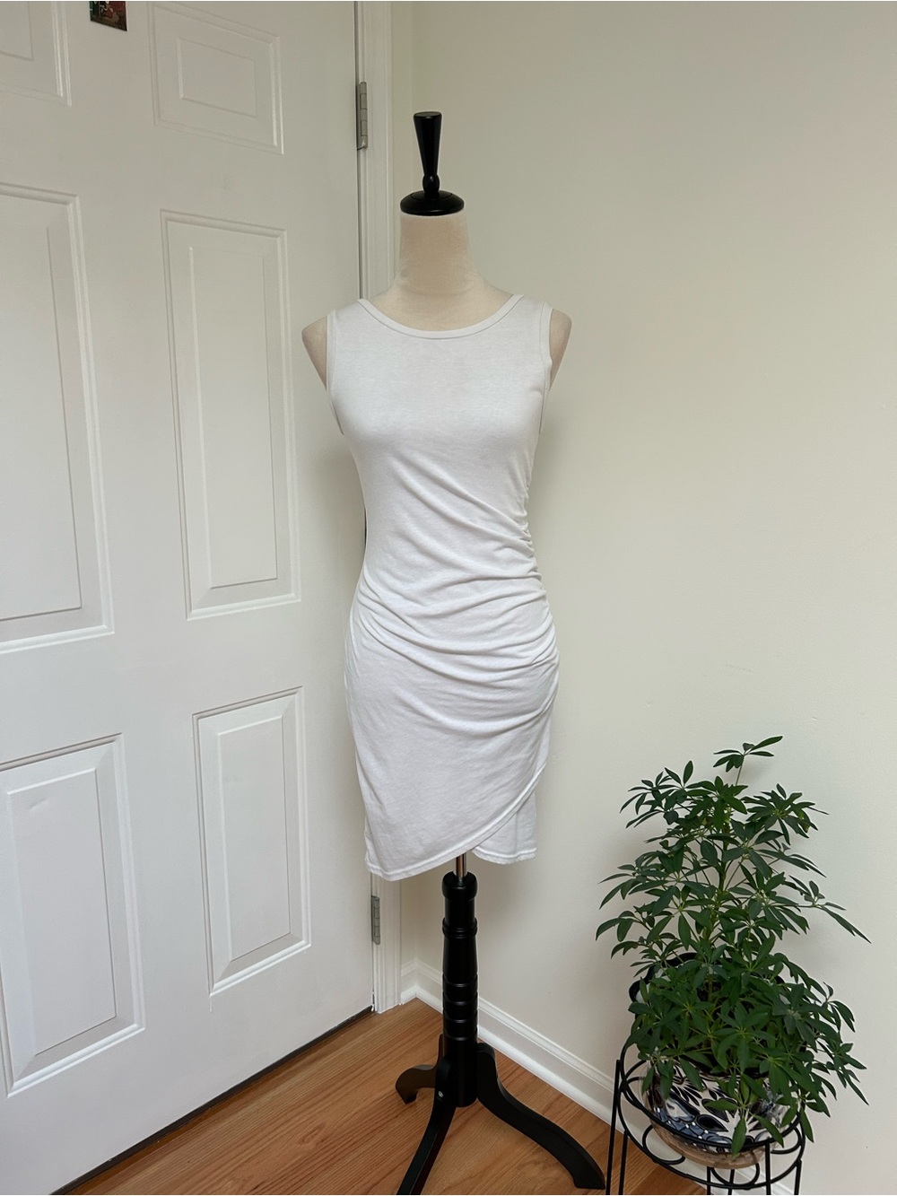 Leith White Sleeveless Ruched Tulip-Hem Mini Dress
